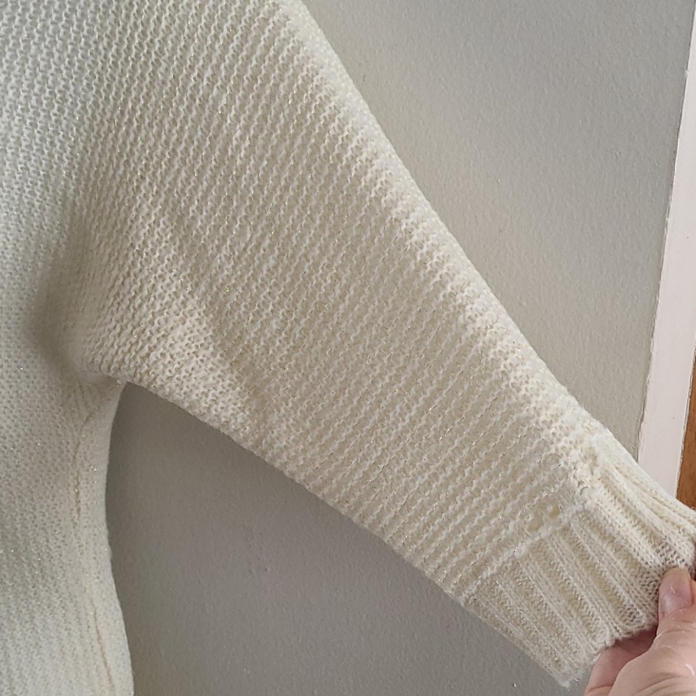 🖤 Cream Open-back Sweater - Picture 3 of 7
